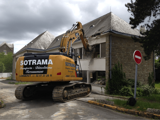 Déconstruction des bâtiments périphériques