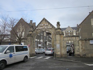 Entrée de l'hôpital de Bodelio