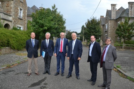 De gauche à droite : Patrick Charpy, Olivier Debains, Thierry Repentin, Claude Renoult, Dominique Ramard et François-Claude Plaisant